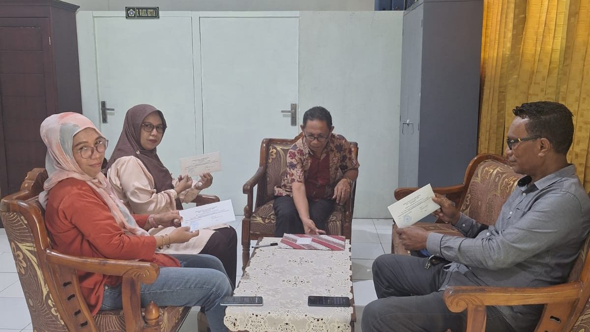 Ketua STIA ALAZKA Ambon Resmi Serahkan SK Wakil Ketua I, II, dan III Tahun 2026