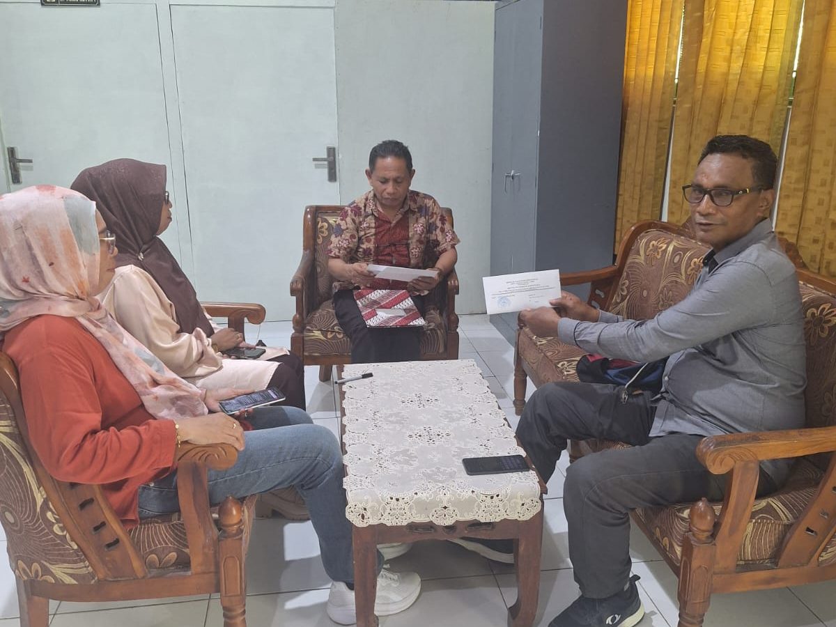 Ketua STIA ALAZKA Ambon Resmi Serahkan SK Wakil Ketua I, II, dan III Tahun 2026